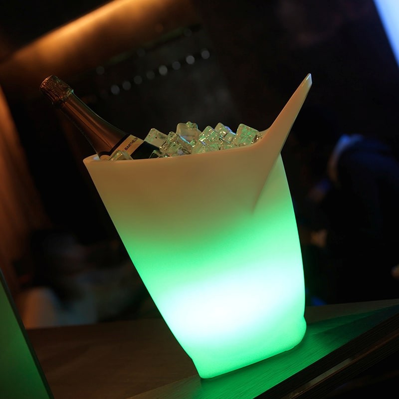 Seau à glace lumineux Viggo - lemobilierlumineux.com Seau à glace lumineux Viggo - lemobilierlumineux.com